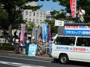 浴衣”美人”の声援も受けながら